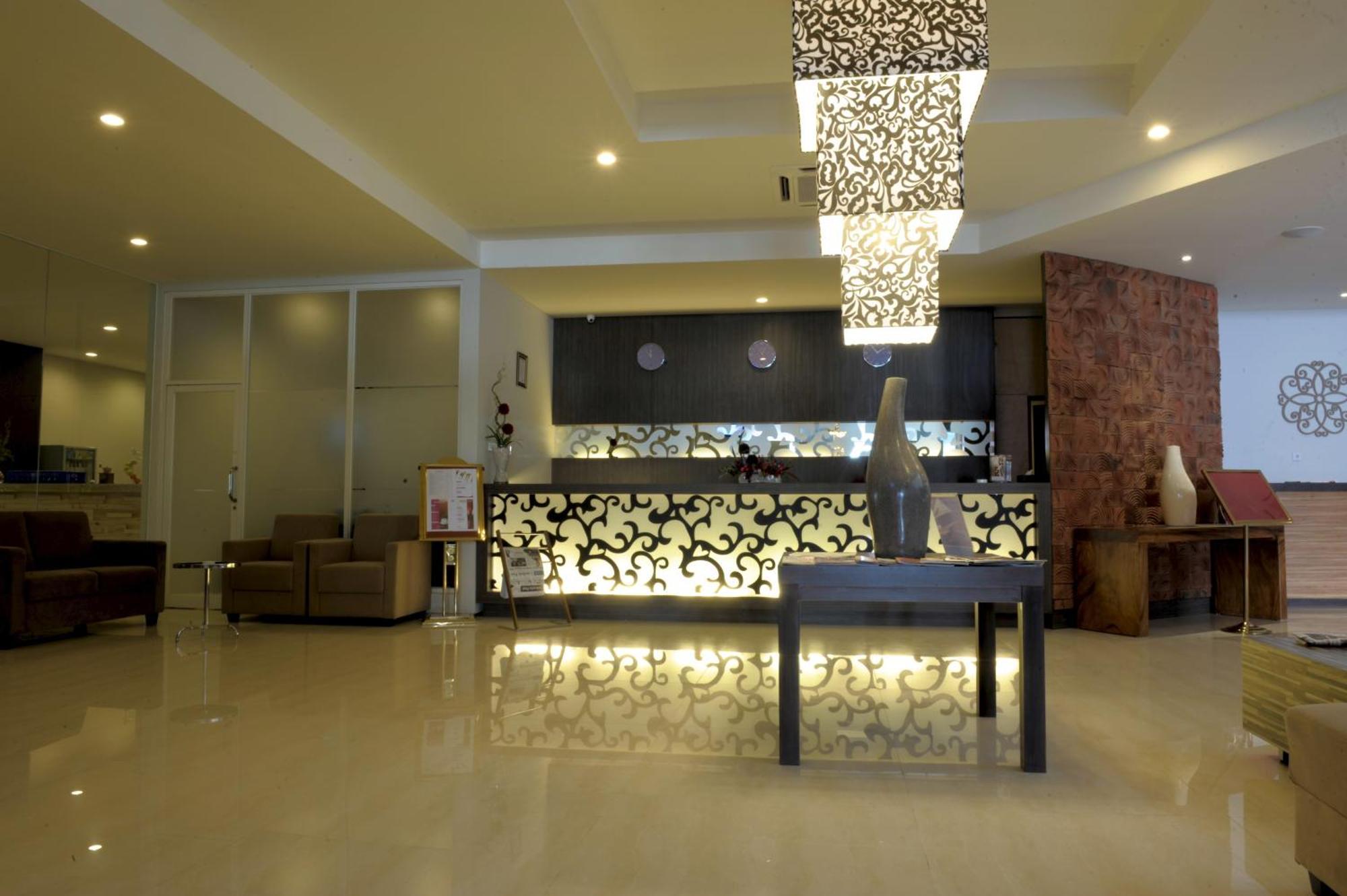 ลอมบอค พลาซ่า โฮเต็ล Hotel มาตารัม ภายนอก รูปภาพ